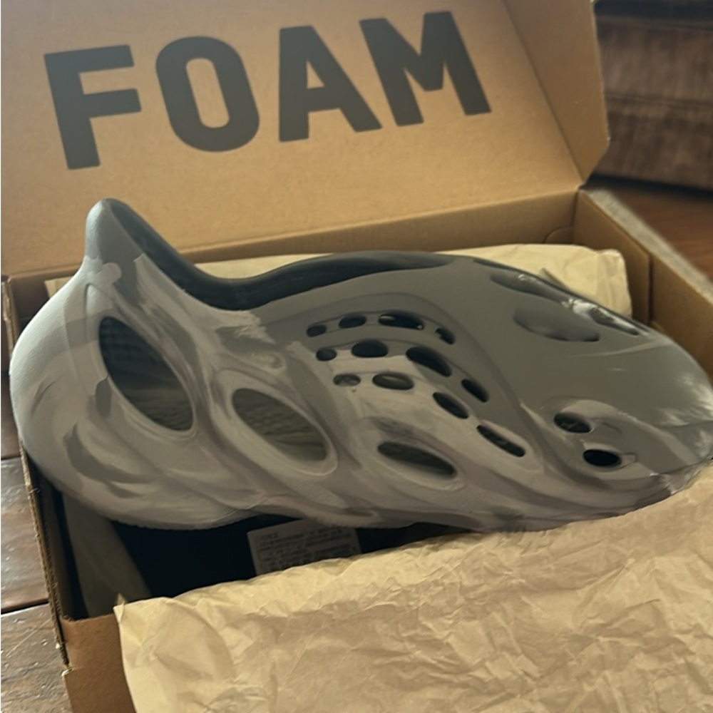 NEW! Yeezy foam runners ‘MX Granite’